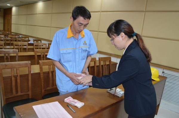 命运无恋人间有爱——福鹿会F6整个员工踊跃作难题职工捐款