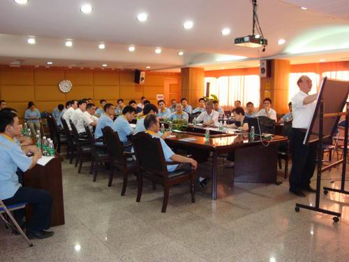 铝加工专家刘静安教授、邵莲芬教员到我司授课