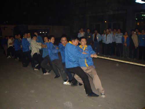 山东分厂庆国庆进行拔河角逐