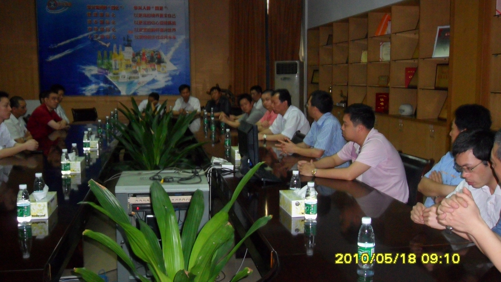 福鹿会F6铝厂出产部治理人员到表厂参观进建