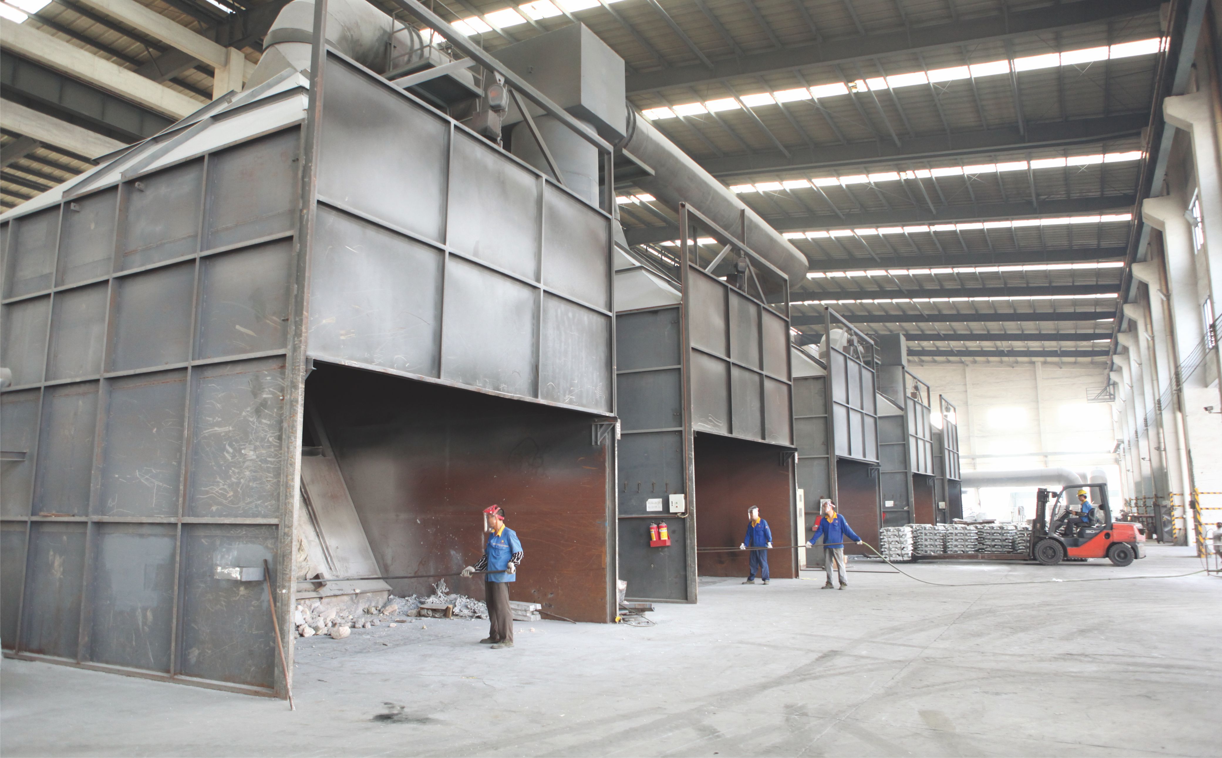 福鹿会F6铝业熔铸车间获国度人力资源社会保险部赞美