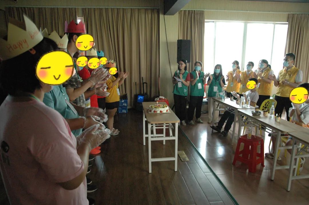 推广社会责任,彰显企业担任|福鹿会F6集团前往狮山镇幼塘社区康园中心发展慰问活动