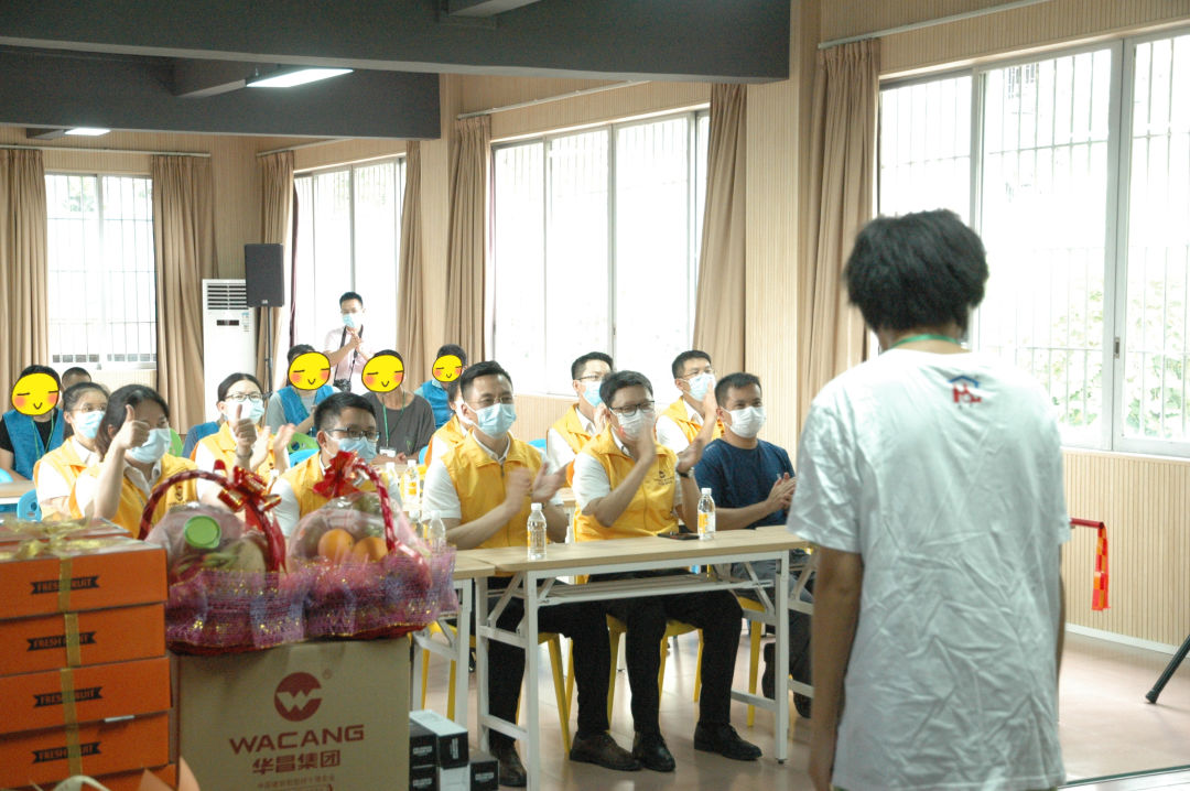 推广社会责任,彰显企业担任|福鹿会F6集团前往狮山镇幼塘社区康园中心发展慰问活动